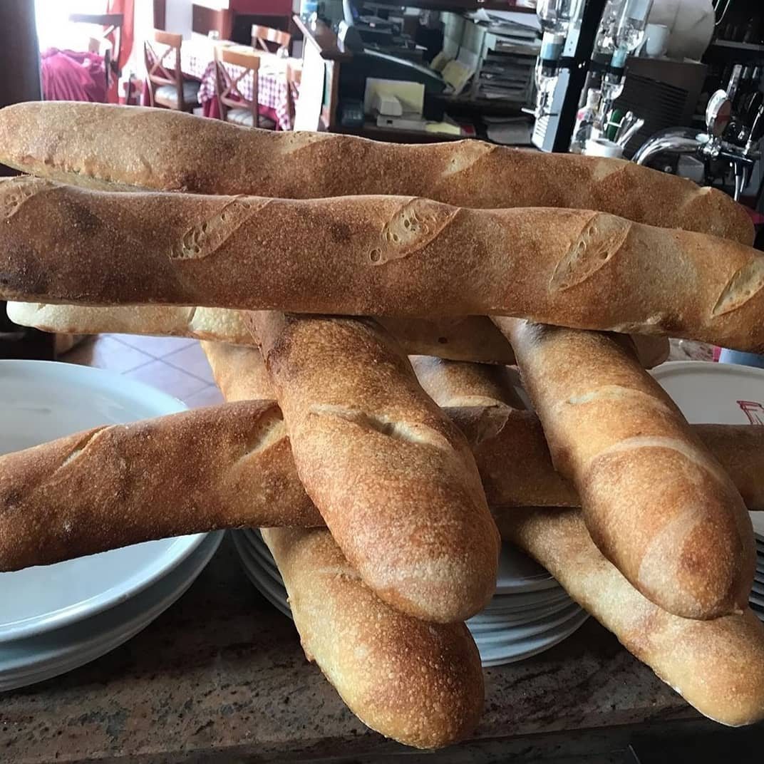 Filoni di pane fatti in casa dal mastro pizzaiolo